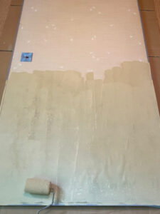 襖塗装中の画像