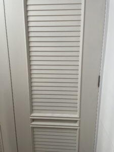 塗装後の靴箱ドアの画僧