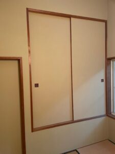 和室押し入れの襖、塗装後の画像